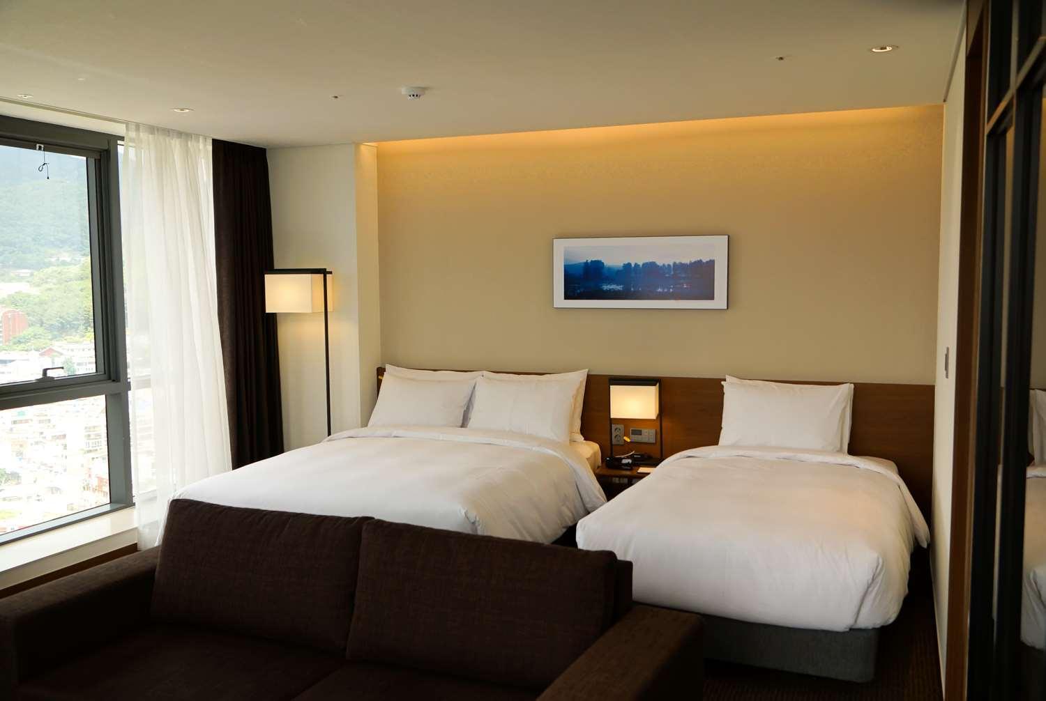 Ramada Encore By Wyndham Busan Haeundae Eksteriør billede