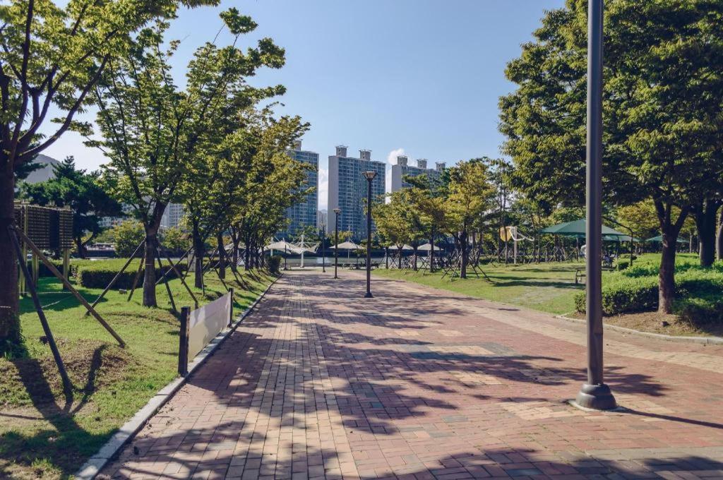 Ramada Encore By Wyndham Busan Haeundae Eksteriør billede